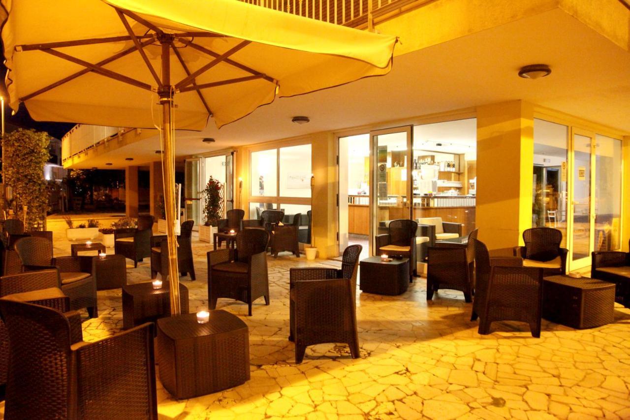 Hotel Alfa Anche In All Inclusive Rimini Kültér fotó
