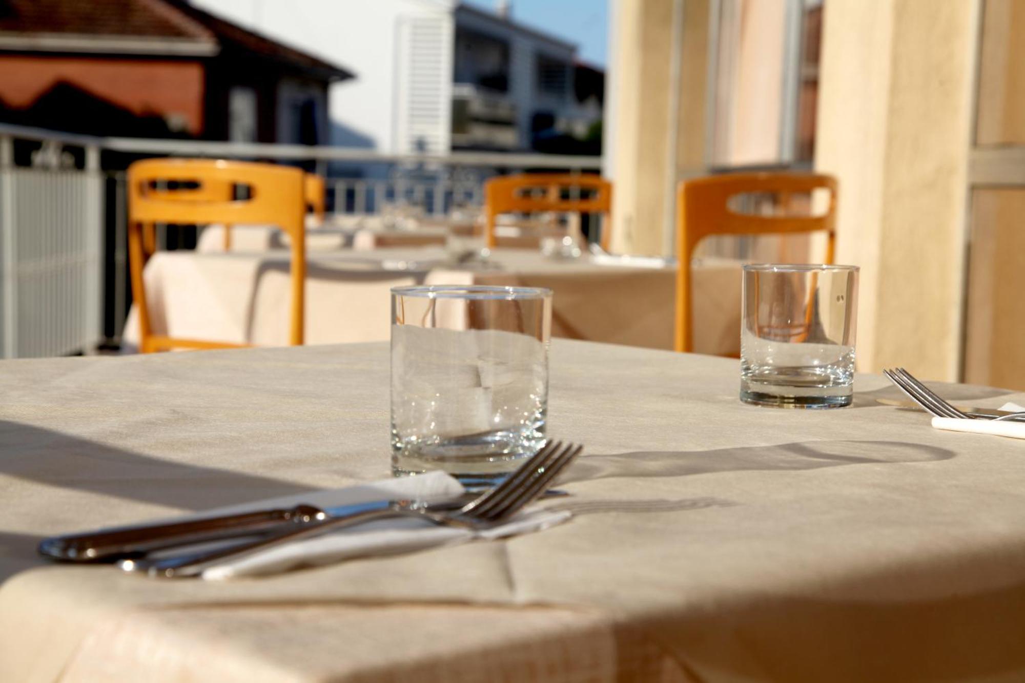 Hotel Alfa Anche In All Inclusive Rimini Kültér fotó