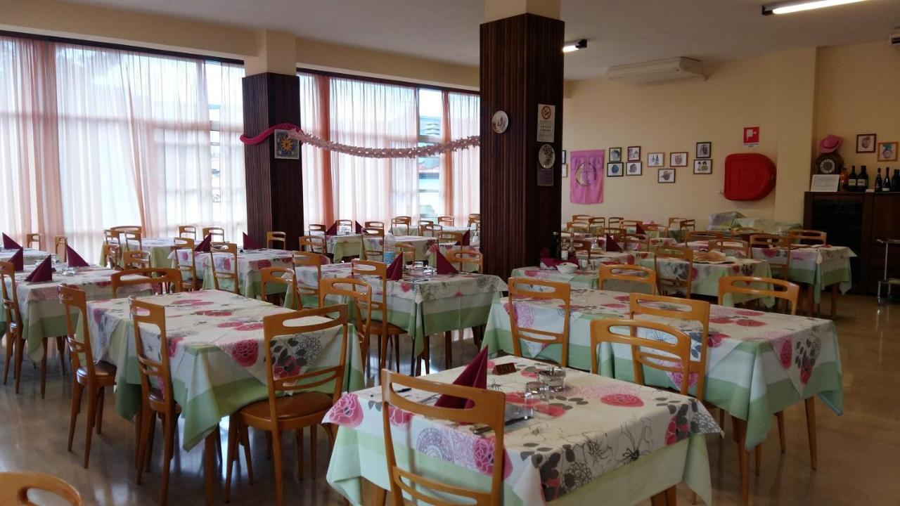 Hotel Alfa Anche In All Inclusive Rimini Kültér fotó